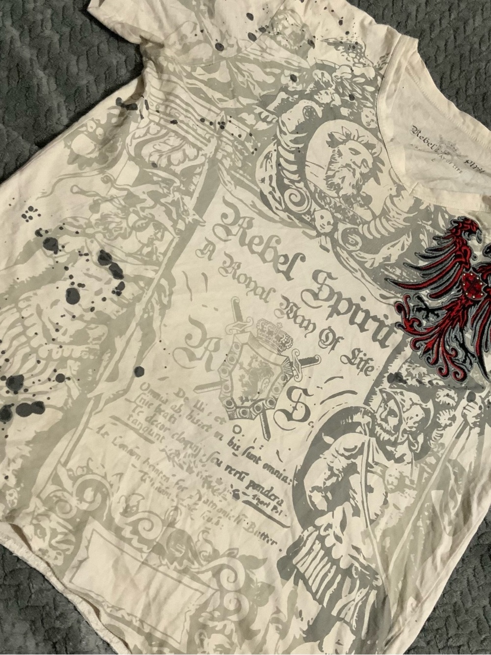 Affliction White Short-Sleeve Graphic V-Neck Tee with Red Patch